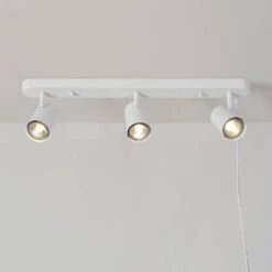 Globe Electric Dale 1.85 Ft. 3-Light Matte White Plug-In Linear Track Lighting Kit -Lamp Parts matte white globe electric track lighting kits 60024 4f 1000