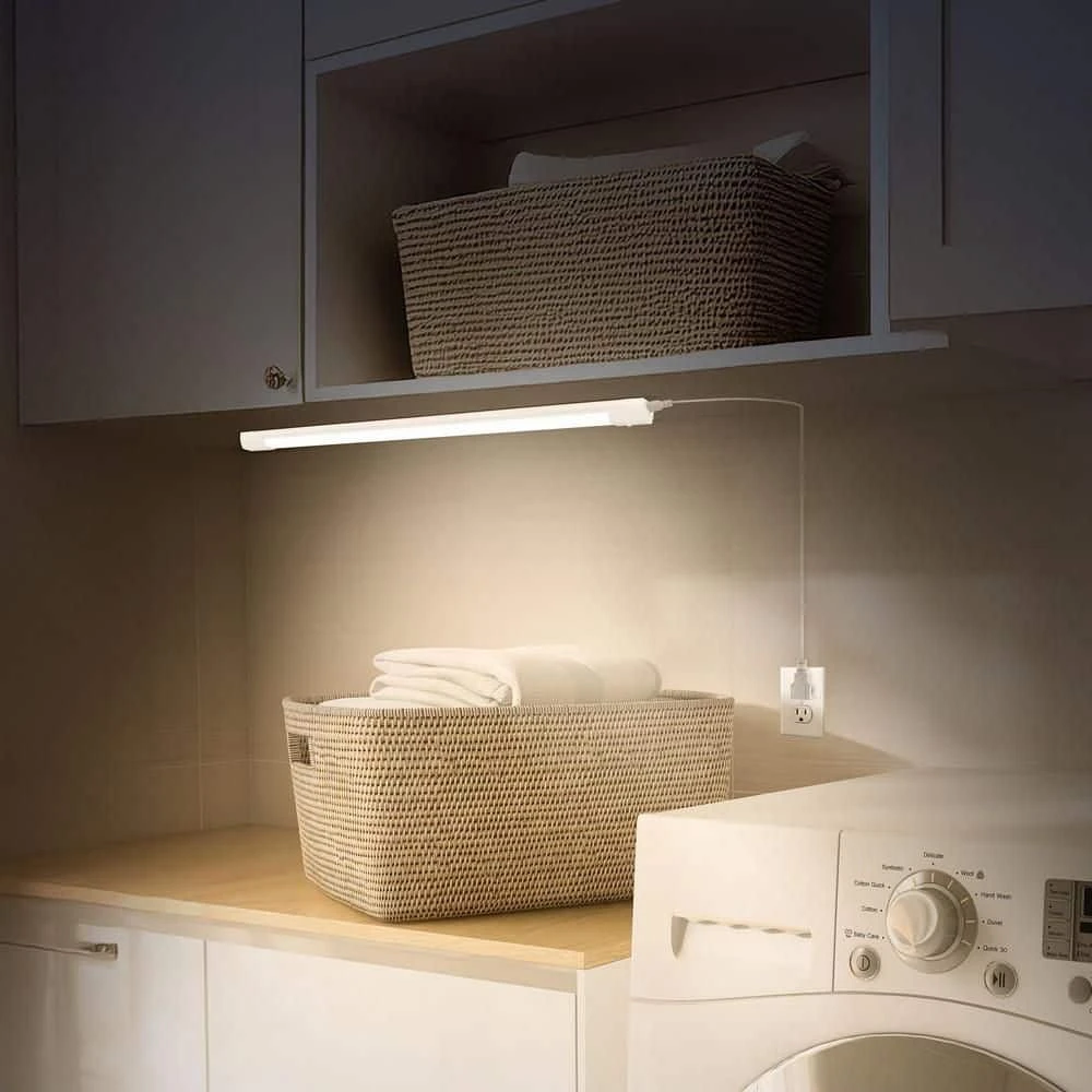 24 In. Plug-In White Integrated LED Linkable Under Cabinet Light, Soft White 3000K 10 24 In. Plug-In White Integrated LED Linkable Under Cabinet Light, Soft White 3000K - Image 8